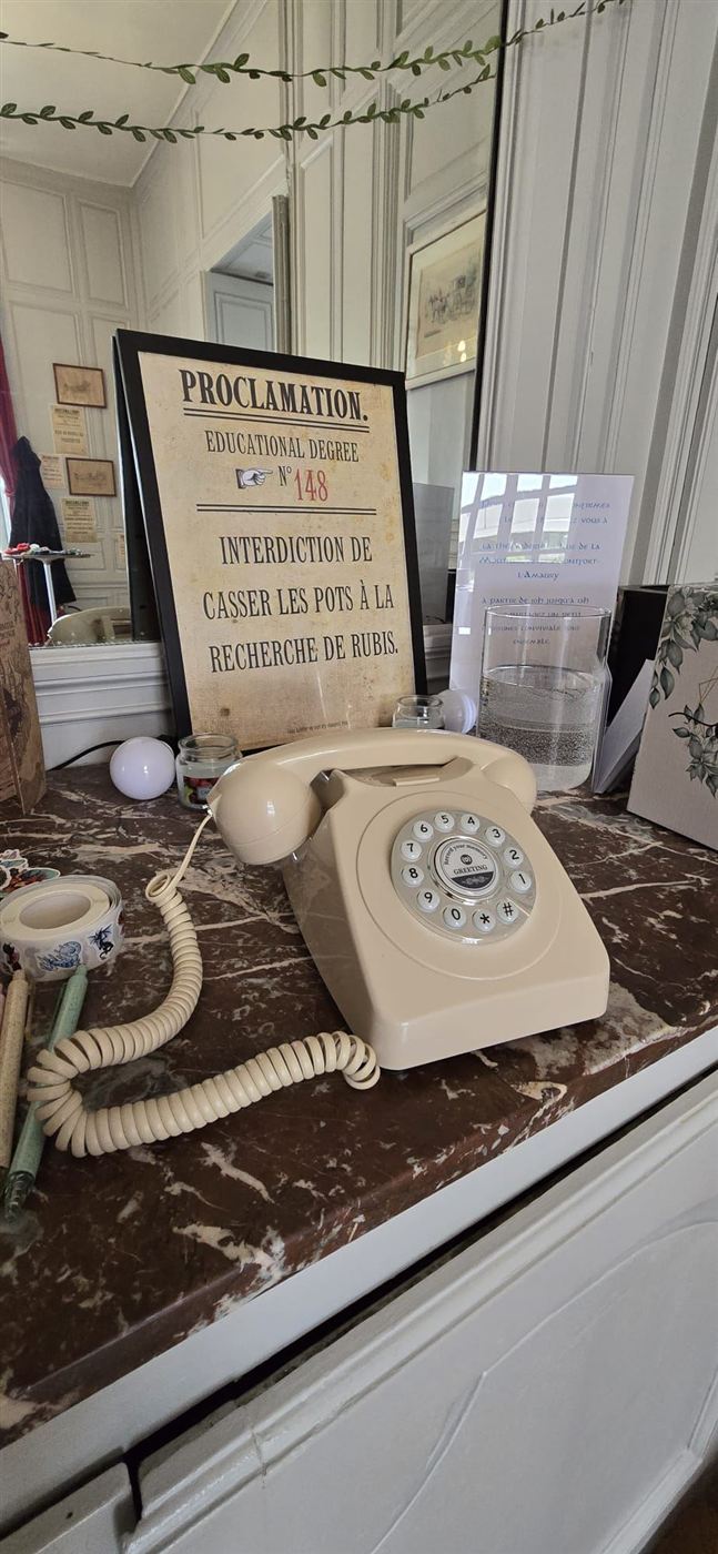 Téléphone vintage livre d'or audio